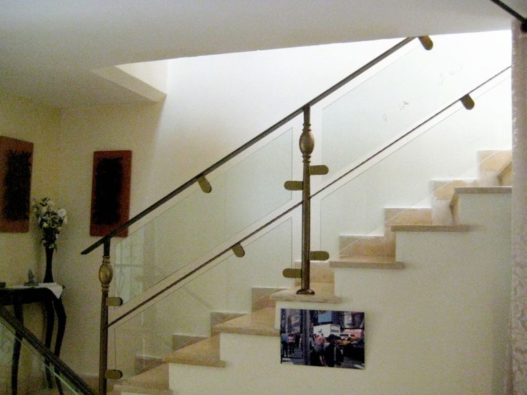 מעקות - דרך הברזל