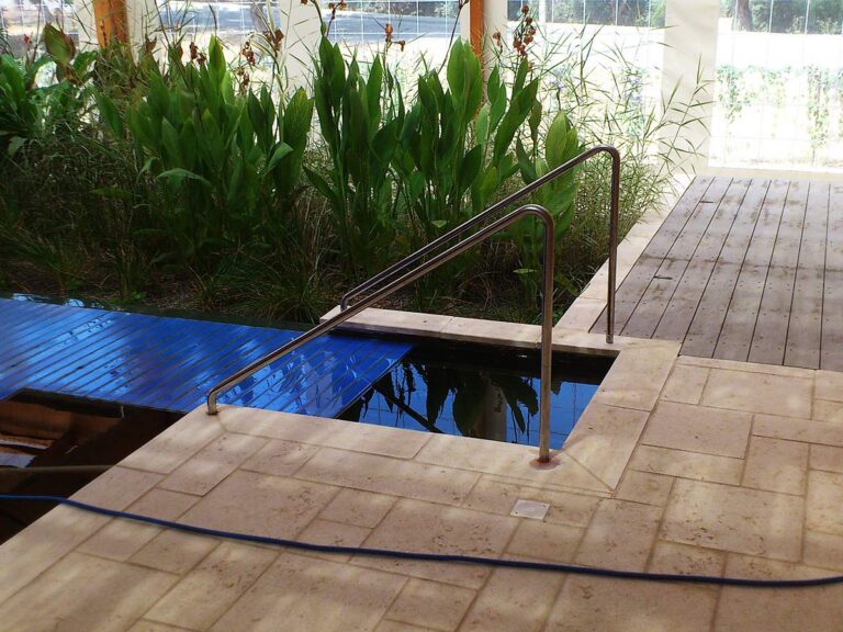 מעקות - דרך הברזל